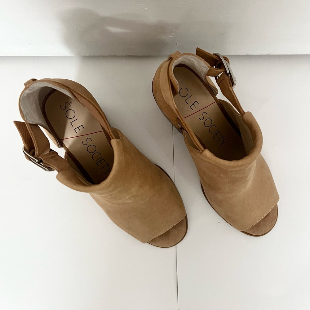 Heels- 7.5 - Picture 4 of 10